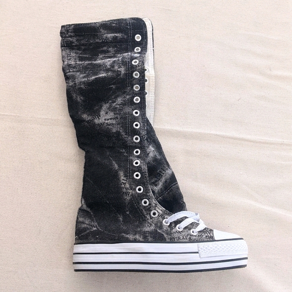 Shoes - Black graffiti platform Zipper tall sneaker
